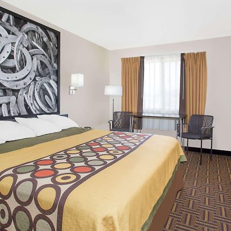 Super 8 By Wyndham Bloomfield Hotel Bagian luar foto
