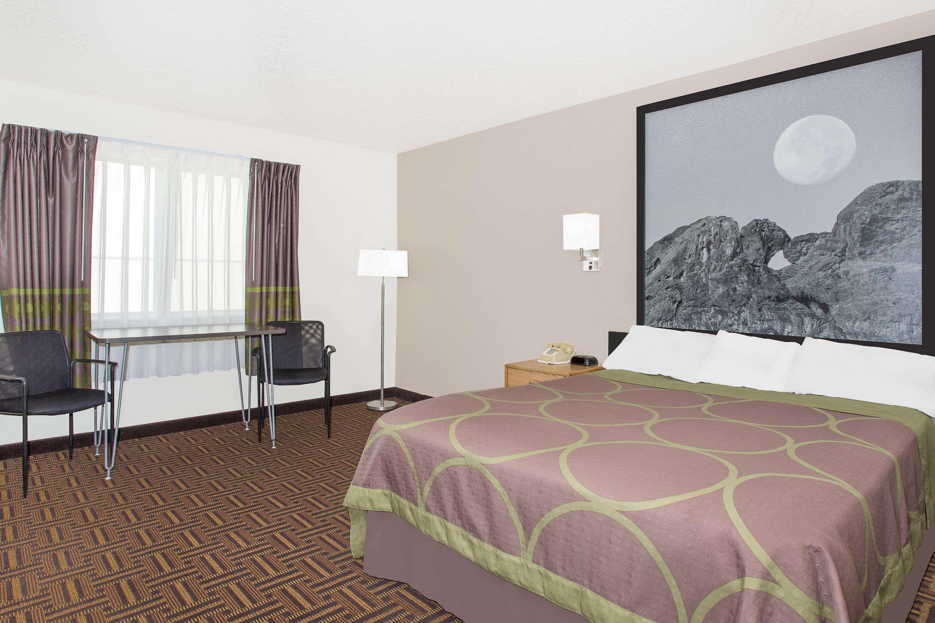 Super 8 By Wyndham Bloomfield Hotel Bagian luar foto